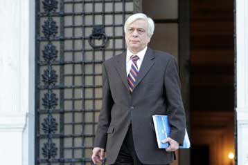 Απορρίπτει τα περί προεκλογικής δέσμευσης για 250.000 συμβασιούχους ο Πρ.Παυλόπουλος