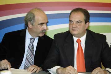 Δεν εξετάζεται θέμα αλλαγής του εκλογικού νόμου, δηλώνει η κυβέρνηση