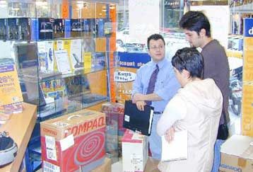 Εορταστικές προσφορές από τις αλυσίδες ηλεκτρονικών και πληροφορικής