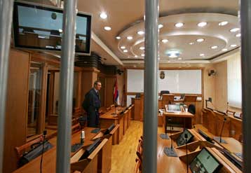 Στο εδώλιο Σέρβοι αξιωματικοί κατηγορούμενοι για υπόθαλψη του Ράτκο Μλάντιτς