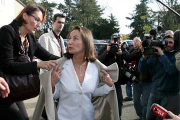 Ελαφρό προβάδισμα Ρουαγιάλ έναντι Σαρκοζί δίνουν οι πρώτες «προεδρικές» δημοσκοπήσεις