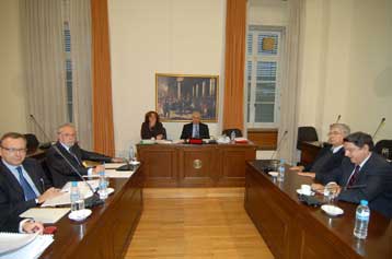 Την ανακίνηση της υπόθεσης των τηλεφωνικών υποκλοπών επιδιώκει η αντιπολίτευση