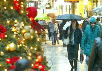 Μόνο τις δύο τελευταίες Κυριακές του χρόνου θα είναι ανοικτά τα εμπορικά καταστήματα