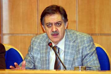 Κόντρα μεταξύ υπουργείου Εσωτερικών και ΚΕΔΚΕ για το θέμα των συμβασιούχων