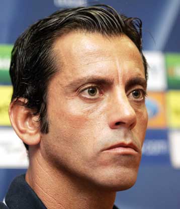 Ο Φλόρες περιμένει πιο οργανωμένο τον Ολυμπιακό και θυμάται το ψαλιδάκι του Ριβάλντο