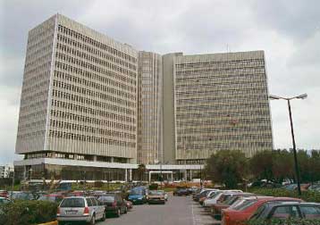 Η κυβέρνηση εξετάζει και το ενδεχόμενο του placement για τον ΟΤΕ