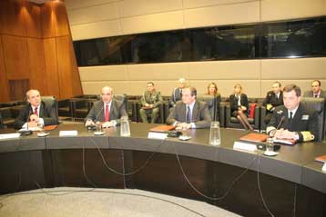 Ενημέρωση επί θεμάτων του υπουργείου Εθνικής Αμυνας είχε ο Κ.Καραμανλής