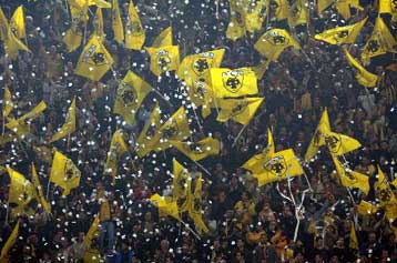 Πέντε συλλήψεις πριν και κατά τον αγώνα της ΑΕΚ με τη Μίλαν