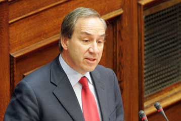 Αυστηρές συστάσεις Αλογοσκούφη προς υπουργούς για συγκράτηση δαπανών