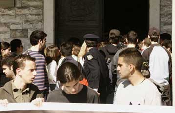 Με την κατάθεση γονέων άρχισε στο Εφετείο η δίκη για το δυστύχημα στα Τέμπη