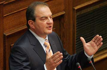 «Ντόμινο» παραιτήσεων σε καίριες θέσεις του κρατικού μηχανισμού