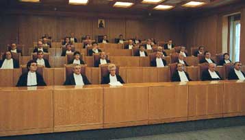 Κλείνει την Πέμπτη η πόρτα της μονιμοποίησης για δεκάδες χιλιάδες συμβασιούχους