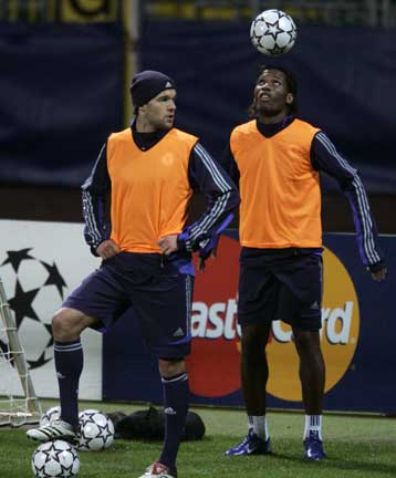 Παίζουν Μπάλακ και Ντρογκμπά στο ντέρμπι κορυφής της Τσέλσι με τη Μάντσεστερ