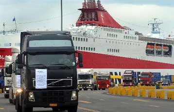 «Έμφραγμα» στην αγορά από τις κινητοποιήσεις των λιμενεργατών