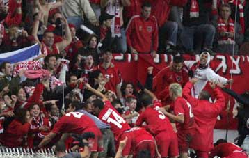 Ένας νεκρός σε επεισόδια μετά τον αγώνα Παρί Σεν Ζερμέν-Χάποελ Τελ Αβίβ