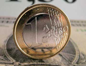 Πάνω από τα 1,30 δολάρια το ευρώ, στο υψηλότερο επίπεδο από τον Απρίλιο του 2005