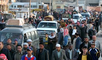 Φρικιαστικές επιθέσεις αντεκδίκησης, καθώς οι σιίτες θάβουν τους νεκρούς τους