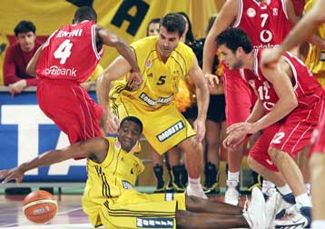 Ολυμπιακός και Αρης στο ΣΕΦ για την παραμονή στην κορυφή