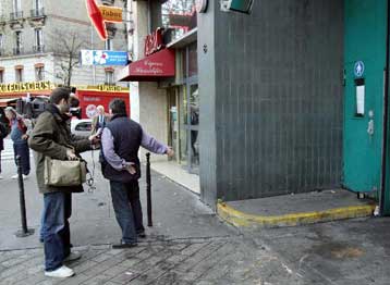 Σε νόμιμη άμυνα ο αστυνομικός που σκότωσε φίλαθλο στο Παρίσι, λέει ο εισαγγελέας