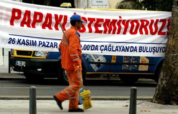 Και αλεξίσφαιρο γιλέκο ίσως φορέσει ο Πάπας κατά την επίσκεψή του στην Τουρκία