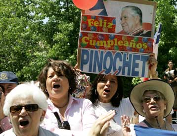 Την πολιτική ευθύνη των πράξεών του ανέλαβε ο Πινοτσέτ στα 91α γενέθλιά του