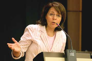 Θεσμική πρωτοβουλία για διάλογο με την Αριστερά προτείνει η Μαρία Δαμανάκη