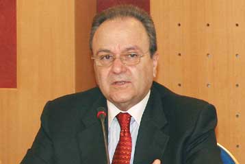 Στο αίτημα για αυξήσεις στα τιμολόγια της ΔΕΗ επανέρχεται ο Δ.Μανιατάκης