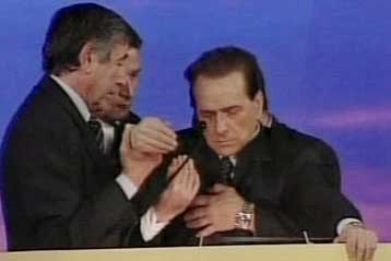 Κατέρρευσε ο Σίλβιο Μπερλουσκόνι κατά τη διάρκεια πολιτικής ομιλίας