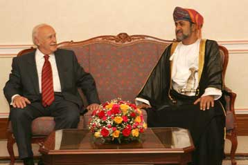 Βούληση για διεύρυνση των διμερών σχέσεων διαπίστωσε ο Κ.Παπούλιας στο Ομάν