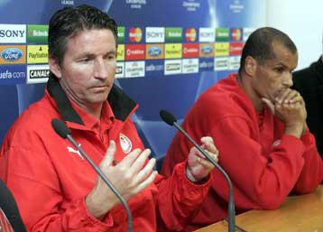 Ο Χίτσφελντ υποστήριξε ότι θα έδιωχνε τον Ριβάλντο αν του ασκούσε κριτική