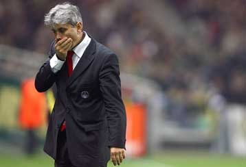 Απογοητεύει η Παρί Σεν Ζερμέν, αλλά παραμένει ο Λακόμπ, ακάθεκτη η Λιόν