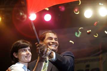 Ο σύμμαχος του Τσάβες, Ραφαέλ Κορέα, αναδεικνύεται πρόεδρος του Ισημερινού