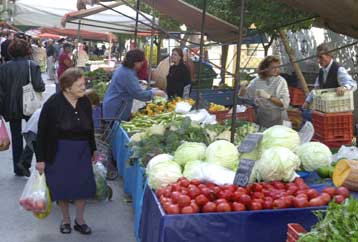 Σωρεία παραβάσεων διαπιστώθηκαν σε Βαρβάκειο και λαϊκές αγορές