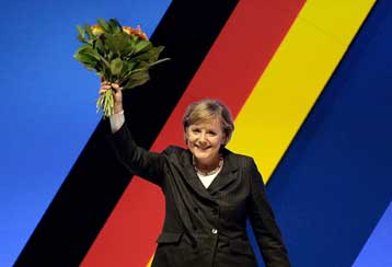 Επανεκλογή Μέρκελ στην ηγεσία των Χριστιανοδημοκρατών με… «σοσιαλιστικό» ποσοστό