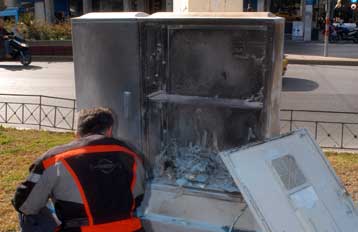 Μπαράζ εμπρησμών σε καφάο καμερών ανά την Αθήνα