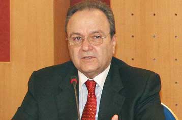 Εκνευρισμός στην κυβέρνηση από τις δηλώσεις Μανιατάκη για τα τιμολόγια της ΔΕΗ