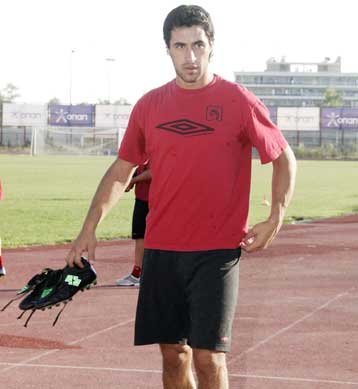 Ελεύθερος ο Περόνε, που εντάσσεται άμεσα στο έμψυχο δυναμικό της Καλαμαριάς