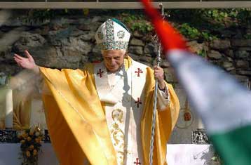 «Αγαπώ τους Τούρκους» είπε ο Πάπας Βενέδικτος από την Έφεσο