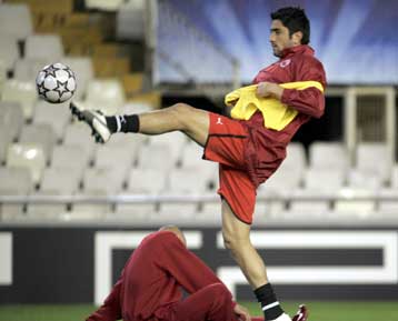 «Αγώνας» του Κωνσταντίνου για να προλάβει το ματς με την Σαχτάρ