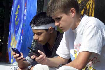 Αθώα τα κινητά τηλέφωνα για εμφάνιση καρκίνου, δείχνει μεγάλη έρευνα