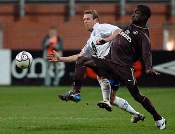 Ισόπαλες και εξακολουθούν να ελπίζουν Μλάντα και Παρί Σεν Ζερμέν
