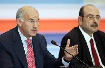 «Νέο σχήμα, με ισχυρά πρόσωπα» δηλώνει ότι θέλει ο Γ.Παπανδρέου για το ΠΑΣΟΚ