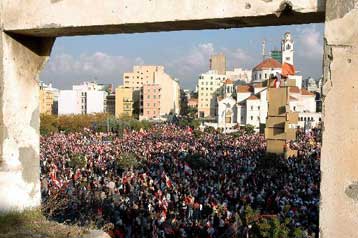 Διαδηλωτές κατασκηνώνουν στο κέντρο της Βηρυτού για την ανατροπή της κυβέρνησης