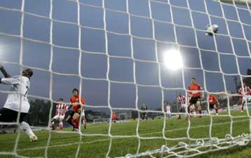 Διπλό το καλό για Ολυμπιακό και ΑΕΚ, δοκιμασία στο «Βικελίδης» για Παναθηναϊκό