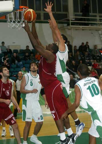 «Μεγάλο διπλό» της ΑΕΛ με 81-79 επί του Μακεδονικού