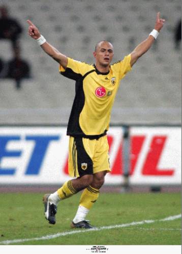 Λάκης… κερνούσε, Σέζαρ… έπινε και η ΑΕΚ ξόρκισε τον κακό της δαίμονα Ιωνικό με 2-0