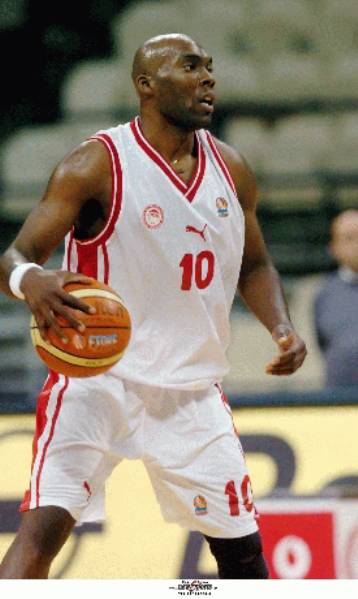 Δεκαέξι χρόνια φεύγει νικητής από την Πάτρα ο Ολυμπιακός, 68-75 την Ολυμπιάδα