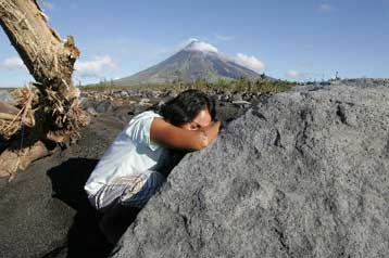 Ξεσπιτώνονται δεκάδες χιλιάδες στο Βιετνάμ εν αναμονή του τυφώνα Ντούριαν