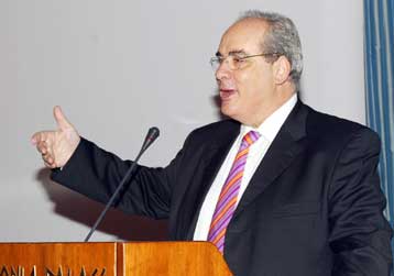 Ερώτηση του ΠΑΣΟΚ προς τον πρωθυπουργό σχετικά με τον υφυπουργό Αμυνας