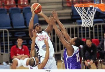 Αγκαλιά με την πρόκριση ο Πανιώνιος που συνέτριψε 80-62 την Ουράλ Γκρέιτ